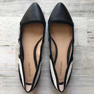 Gianni Bini Black Snakeskin Pointed Toe Flats